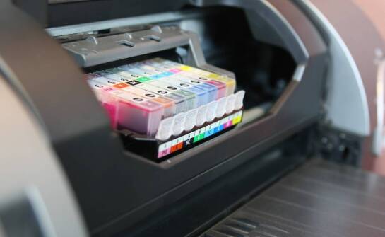 Jak często wymieniać tusze w atramentowych drukarkach, aby uniknąć problemów z jakością druku?