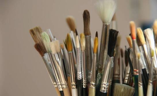 Jak wybrać najlepsze pędzle do malowania w ofercie hurtowej?