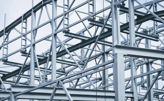 Warum sollte man sich im gewerblichen Bauwesen für Stahlhallen aus Polen entscheiden?