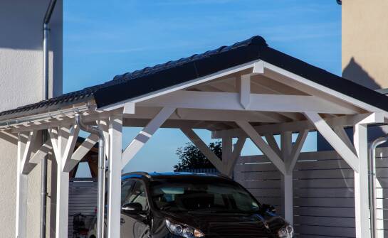 Nowoczesne garażowe wiaty jako ochrona samochodu przed niepogodą
