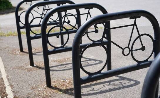 Personalizacja stojaków na rowery z 5 stanowiskami – co można dostosować?