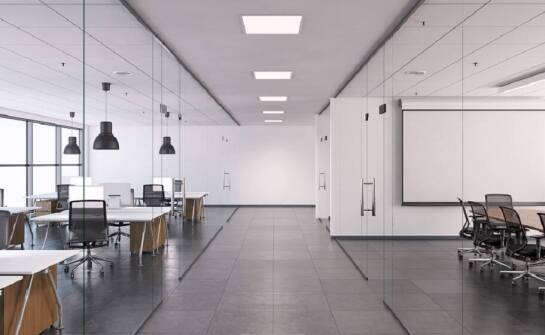 Korzyści z wynajmu nowoczesnych powierzchni biurowych z wyposażeniem