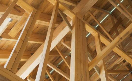 Wybór odpowiednich krokwi do więźby dachowej – praktyczne wskazówki