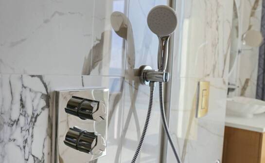 Zalety montażu baterii Ferro w nowoczesnych łazienkach.