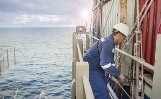 Serwisowanie systemów GMDSS: Dlaczego jest niezbędne dla bezpiecznej nawigacji?