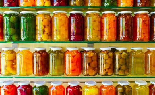 Trendy w personalizacji zakrętek do słoików – jakie wzory przyciągają uwagę konsumentów?