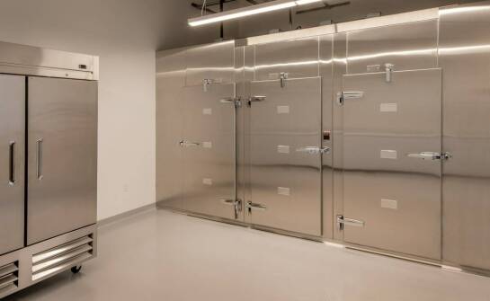 Kremacja jako alternatywa – jakie są jej zalety i wady?