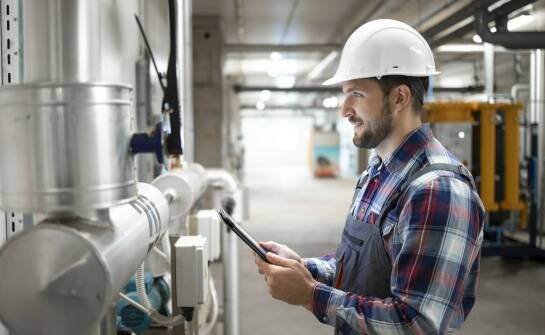 Optymalizacja kosztów poprzez regularne przeglądy maszyn.