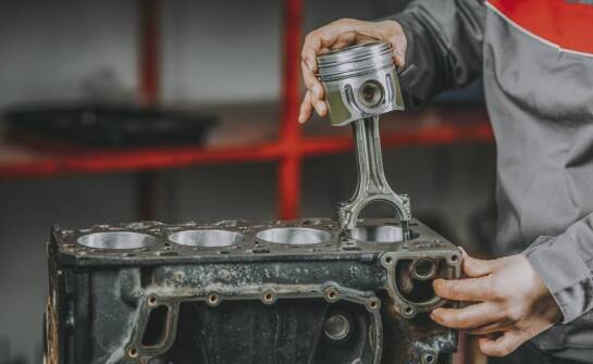 Regeneracja siłowników – kluczowe etapy i znaczenie dla budowlanych maszyn