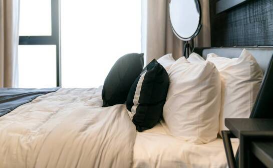 Dmuchane łóżko – idealne rozwiązanie dla miłośników elastycznych przestrzeni mieszkalnych