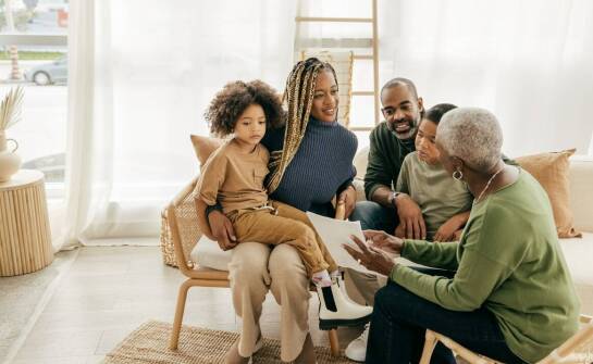 W jaki sposób rodzinna terapia może wspierać adopcyjne rodziny?