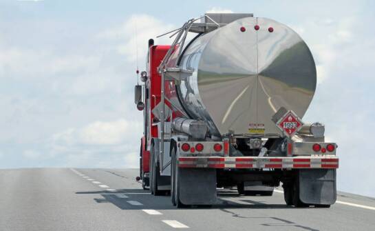 Mobilne zbiorniki na olej napędowy – idealne rozwiązanie dla miejsc z ograniczonym dostępem do stacji paliw