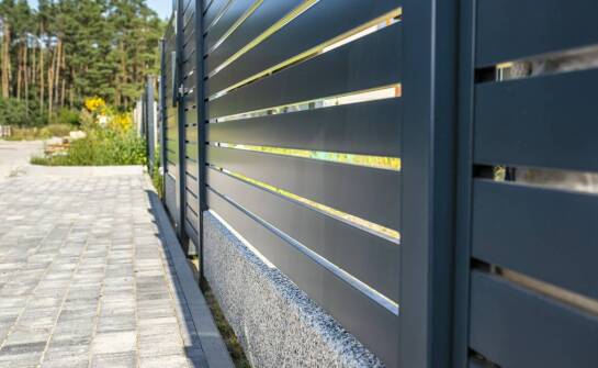 Jak zabezpieczyć aluminiowe ogrodzenia przed korozją?