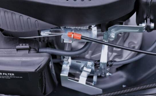 Jak trójfazowy silnik wpływa na trwałość tnących narzędzi w kosach?