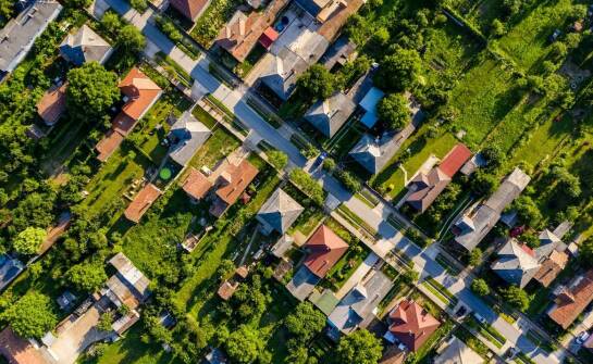 Domy blisko Warszawy: idealne rozwiązanie dla rodzin z dziećmi