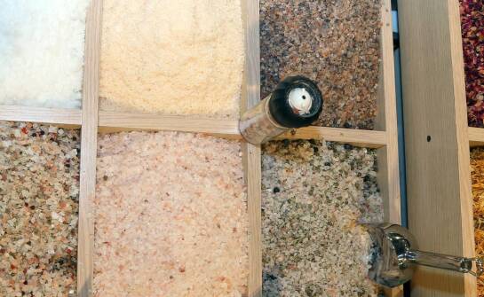 Porównanie popularnych modeli kamieni do sauny dostępnych na rynku.