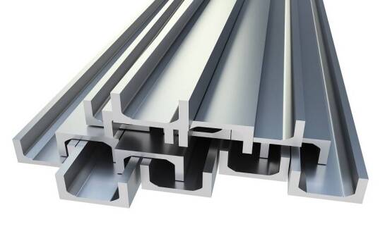 Jak stalowe profile nierdzewne wpływają na energetyczną wydajność budynków?