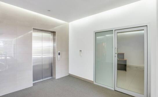 Zewnętrzny dźwig osobowy – innowacyjne rozwiązania dla nowoczesnej architektury