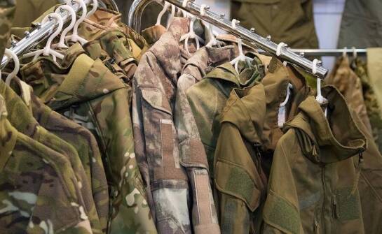 Jak dbać o militarne ubrania, by służyły przez lata?