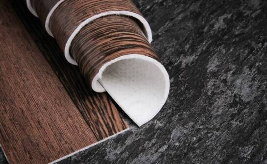 Kwarcowe podkłady a ich wpływ na estetykę i funkcjonalność wnętrza