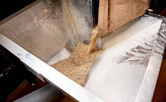 Kubełkowe podajniki jako niezbędne urządzenia w nowoczesnym rolnictwie