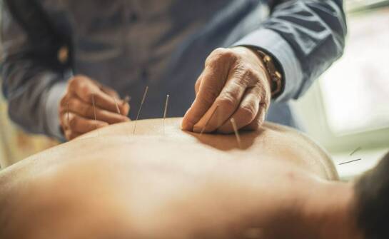 Jak akupunktura wspomaga walkę z emocjonalnym napięciem?