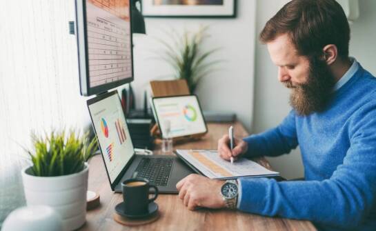 Jak zdalna komunikacja z rachunkowym biurem wspiera działalność firm?