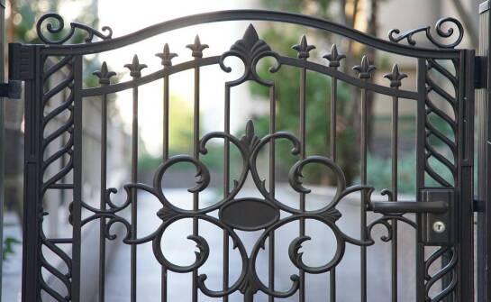 Wpływ precyzyjnego montażu na trwałość systemów jezdnych do bram