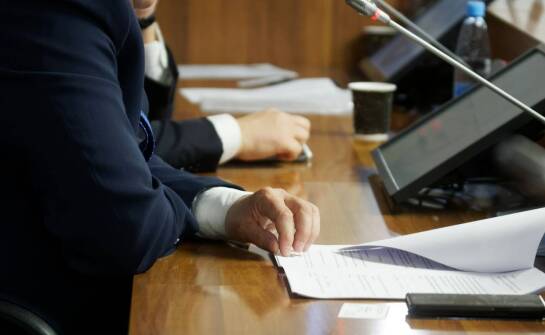 Jakie umiejętności są kluczowe dla konferencyjnego tłumacza?