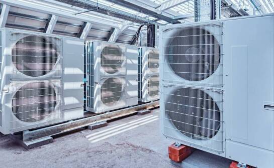 Rola precoolingu w redukcji kosztów eksploatacyjnych systemów do chłodzenia