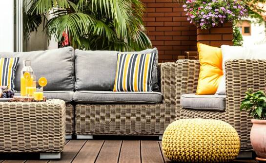 Personalizacja tarasowych krzeseł – możliwości i korzyści