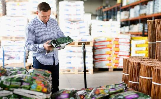 Podłoża ogrodnicze a zdrowy rozwój roślin – co oferuje centrum?