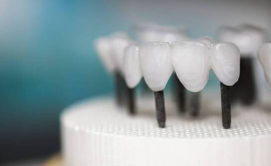 Jakie są przyszłe kierunki rozwoju technologii implantologicznych?