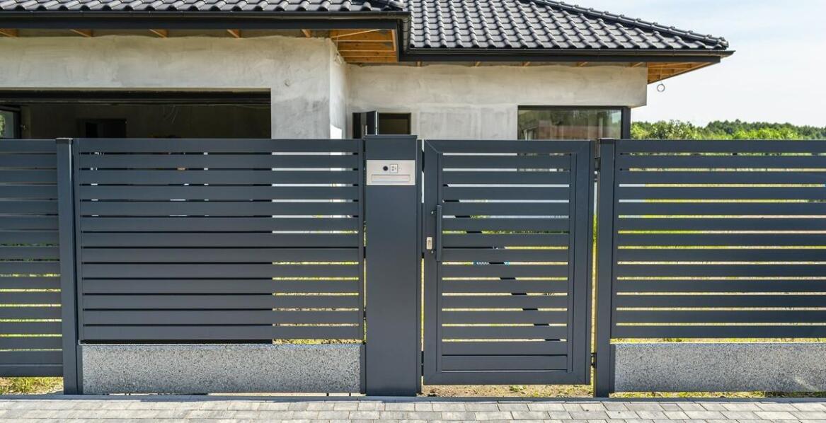 Estetyka i funkcjonalność przy wyborze akcesoriów do bram