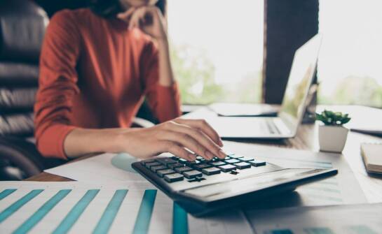 Jak prowadzenie pełnej księgowości wpływa na rozwój małych firm?