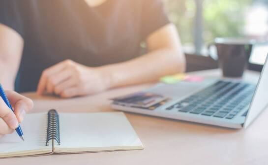 Jak korzystać z materiałów do nauki oferowanych na platformie edukacyjnej?