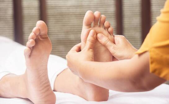 Tajski masaż stóp – tradycyjne techniki dla pełnego relaksu