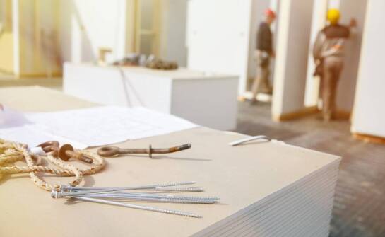 Posadzkowy styropian w ochronie budynków przed wilgocią i stratami ciepła