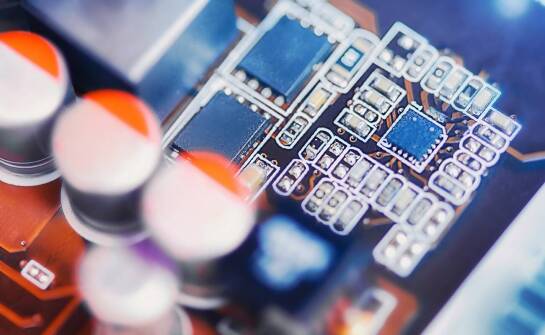 Porównanie różnych typów zakłócaczy sygnałów GPS dla firm.