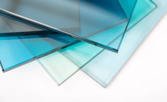 Zastosowanie szkła Lacobel w lokalach usługowych: styl i trwałość