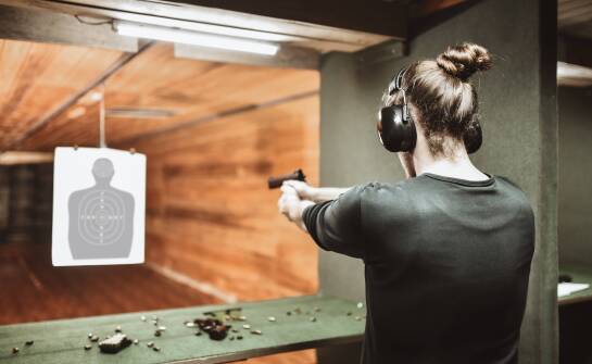 Wpływ strzelectwa na koncentrację i zarządzanie emocjami na strzelnicy.