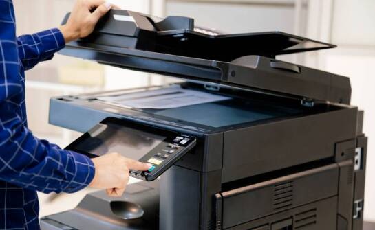 Dlaczego Konica Minolta Bizhub 225i to idealne rozwiązanie dla małych biur?