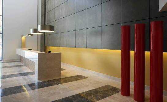 Gres techniczny – jak układanie jego wpływa na estetykę przestrzeni przemysłowych?