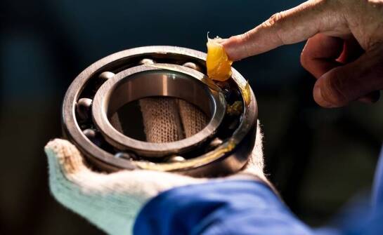 Zastosowanie Loctite Super Lube w różnych sektorach w przemyśle