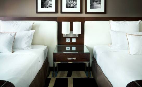 Hotelowe prześcieradła – kluczowe cechy wpływające na trwałość i estetykę