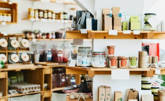 Jak sklepowe meble mogą zwiększyć efektywność przestrzeni handlowej?