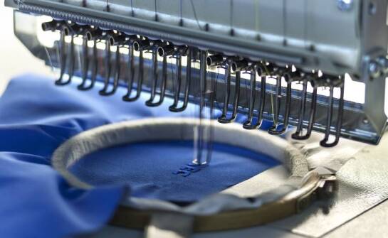 Jak dbać o jakość haftów na odzieży, aby służyły przez lata?