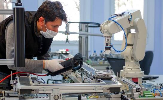 Jak rozwijać umiejętności w zakresie programowania współpracujących robotów?