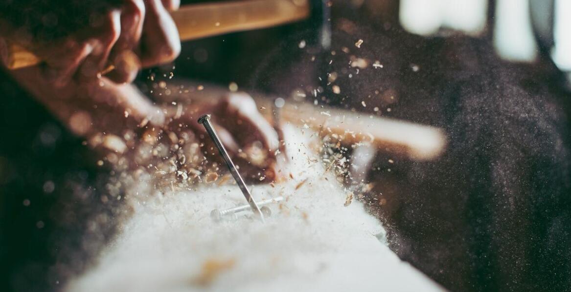 Praktyczne porady dotyczące pracy z wielopiłami do drewna.