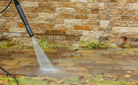 Jak natryskowe myjki wpływają na redukcję przestojów produkcyjnych?